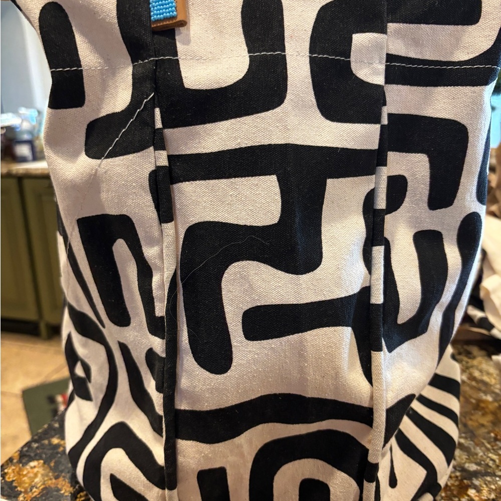 Ubuntu Life Tote Bag. Huge! Excellent condition, canvas, leather straps - Picture 2 of 7